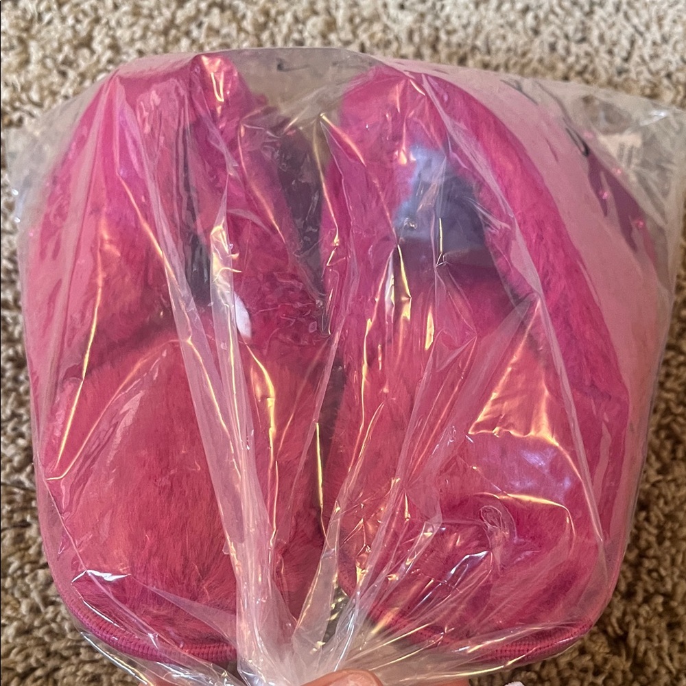 Pink Slippers 7/8 - Picture 3 of 5